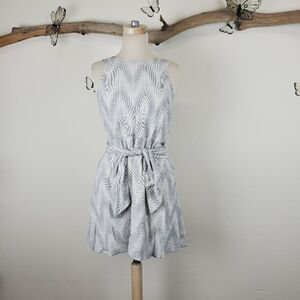 Gap black and white abstract chevron belted dress